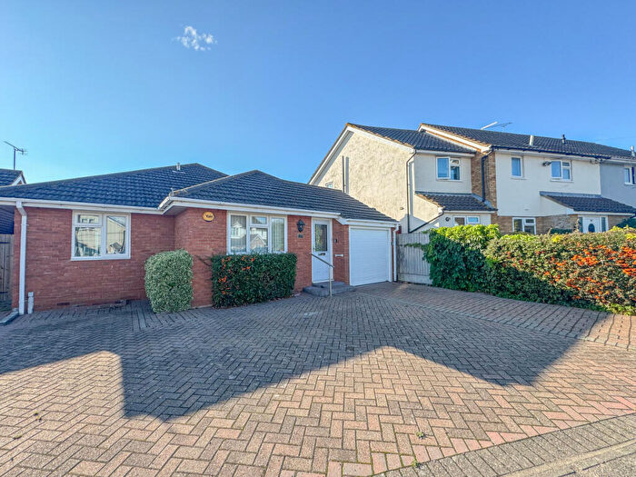 2 Bedroom Detached Bungalow For Sale In Plumberow Avenue, Hockley, SS5