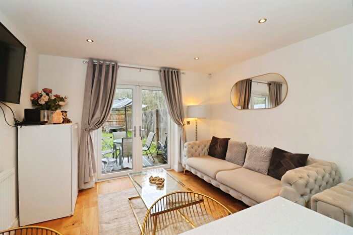 3 Bedroom Town House For Sale In Staveley Road, Poolsbrook, Chesterfield, S43