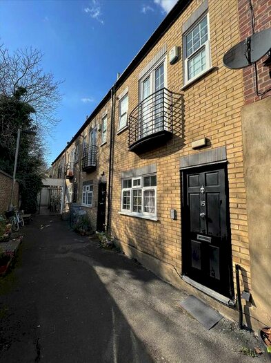 Studio To Rent In The Mews Studio Flat, London, London, N8