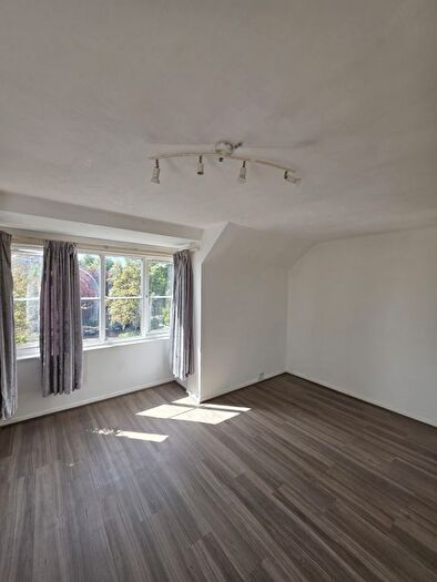 Studio To Rent In London, NW9