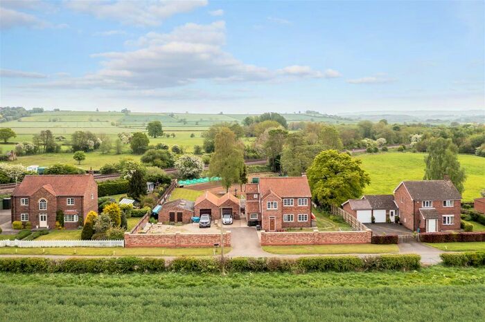 4 Bedroom Detached House For Sale In Barton Hill, Whitwell, York, YO60