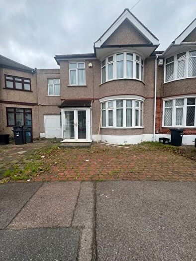 4 Bedroom Terraced House To Rent In Chudleigh Crescent, Ilford, IG3
