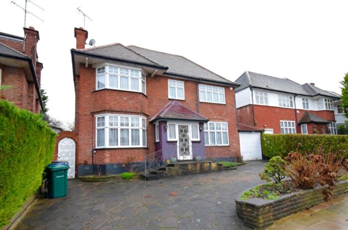 3 Bedroom Detached House To Rent In Princes Park Avenue, London, NW11