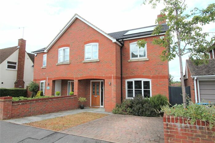 3 Bedroom Semi-Detached House To Rent In Chestnut Drive, Berkhamsted., HP4
