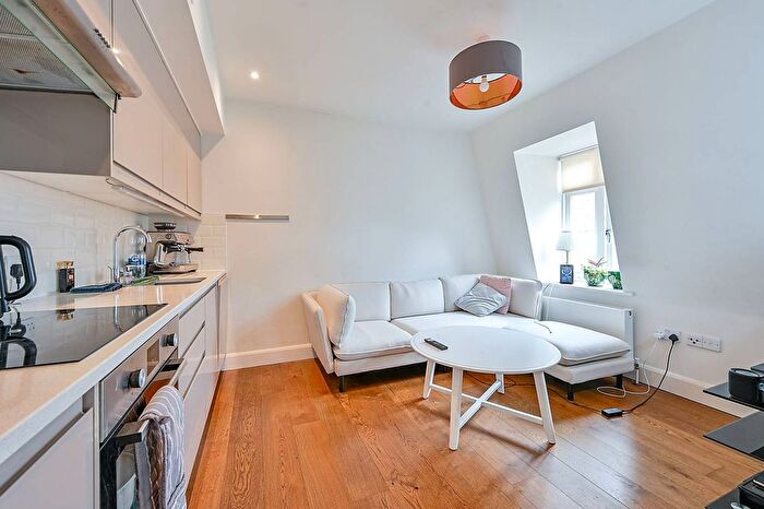 1 Bedroom Flat To Rent In Churchfield Road, Poet's Corner, London, W3