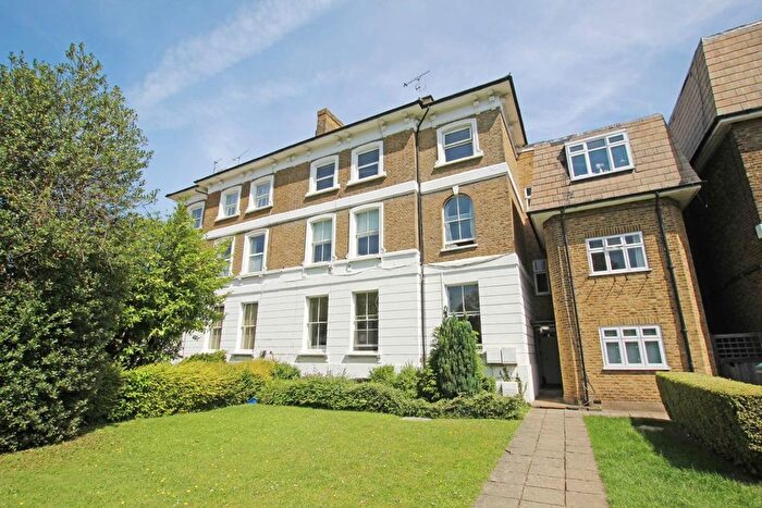 2 Bedroom Flat To Rent In Hampton Road, Teddington, TW11