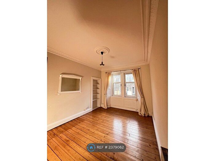 2 Bedroom Flat To Rent In Tay Street, Edinburgh, EH11