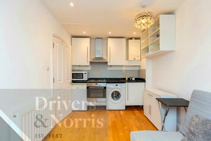 2 Bedroom Apartment To Rent In Marlborough Road, Upper Holloway, London, N19