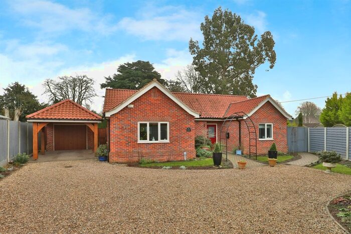 3 Bedroom Detached Bungalow For Sale In Earlsmead Gardens, Mileham, King's Lynn, PE32