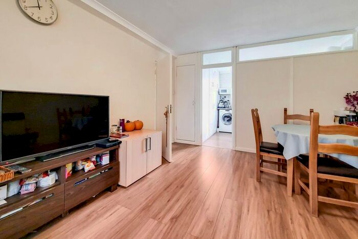 4 Bedroom Flat To Rent In .St. Matthew's Road, Brixton, London, SW2