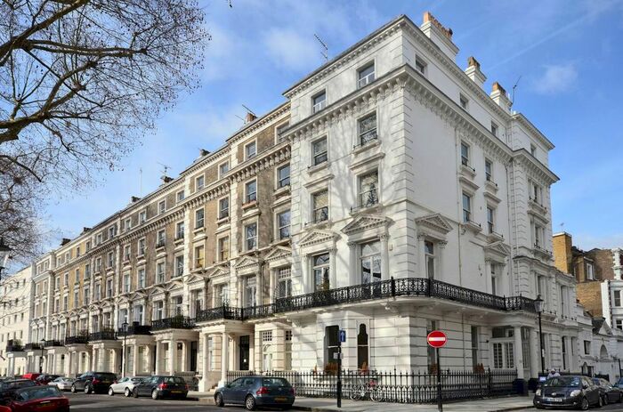 3 Bedroom Flat To Rent In Courtfield Gardens, South Kensington, London, SW5