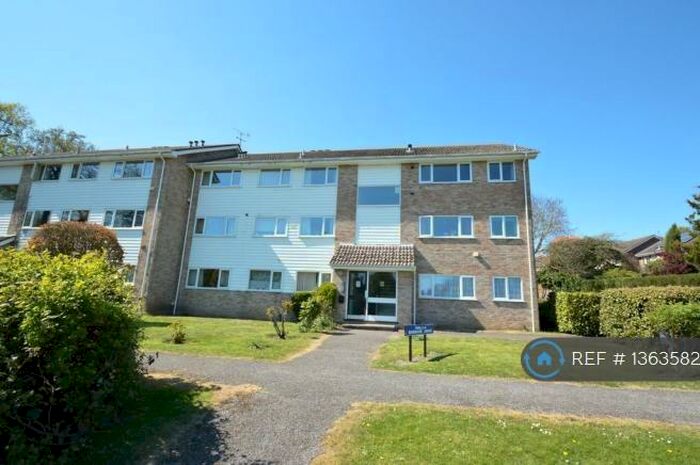 1 Bedroom Flat To Rent In Lakeside Avenue, Rownhams, Southampton, SO16