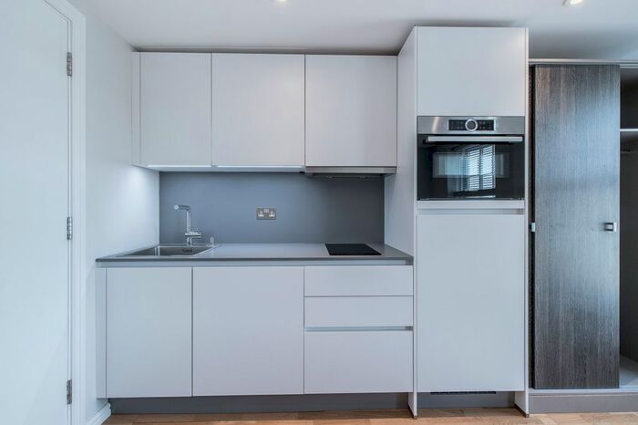 Studio To Rent In Wandsworth Road, London, SW8