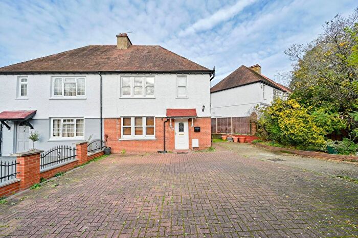 4 Bedroom Semi-Detached House To Rent In Popes Lane, Ealing, London, W5