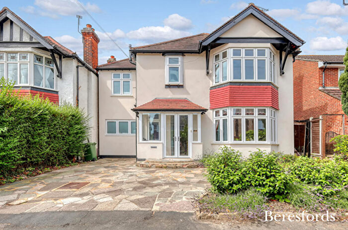 4 Bedroom Detached House For Sale In Erroll Road, Romford, RM1