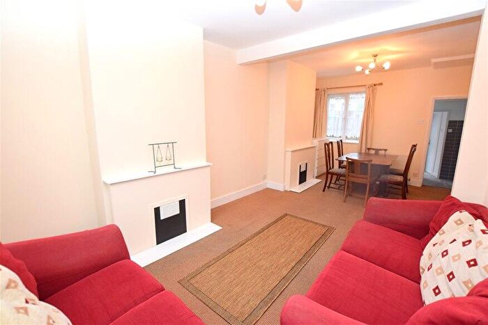 3 Bedroom House To Rent In Brydges Road, Stratford, E15