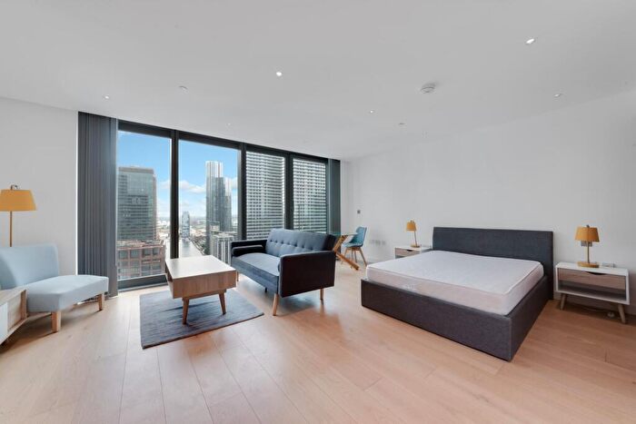 Apartment To Rent In Landmark Pinnacle, Marsh Wall, E14