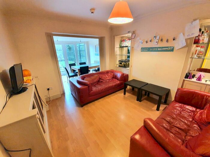 5 Bedroom Semi-Detached House To Rent In Earlham Green Lane, Norwich, NR5