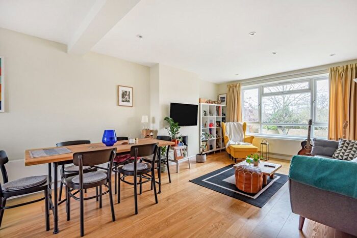 2 Bedroom Flat For Sale In Barston Road, West Norwood, London, SE27