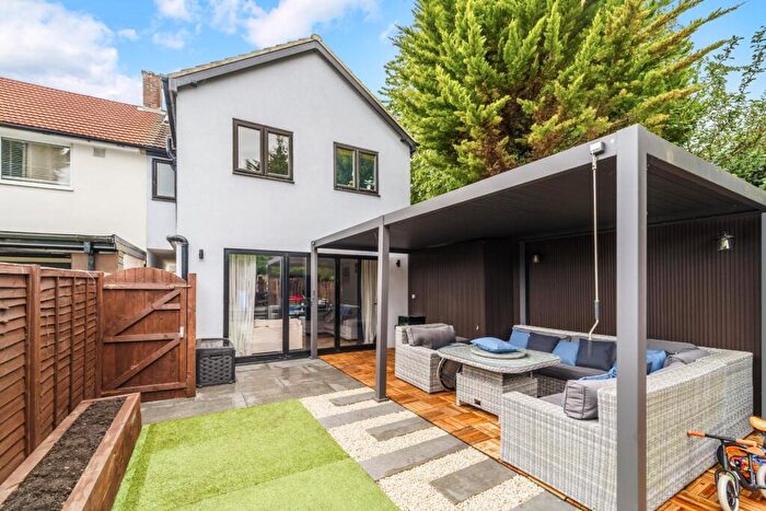 3 Bedroom End Of Terrace House For Sale In Preston Lane, Tadworth, KT20