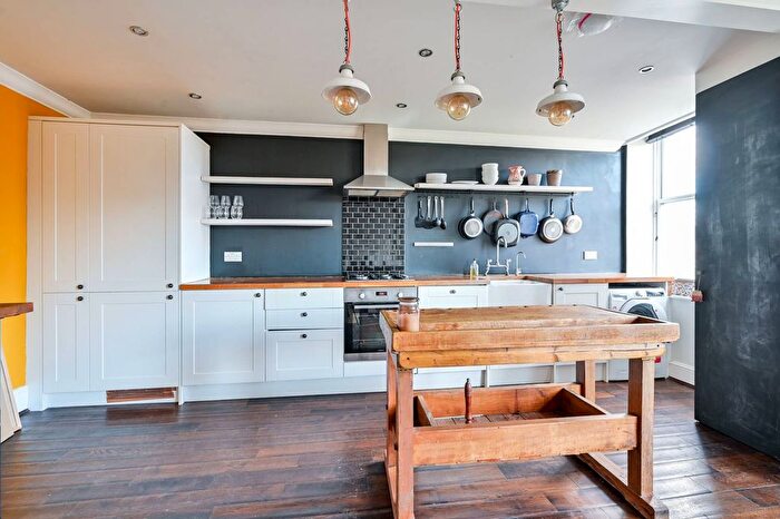 2 Bedroom Flat To Rent In Brixton Hill, Brixton Hill, London, SW2