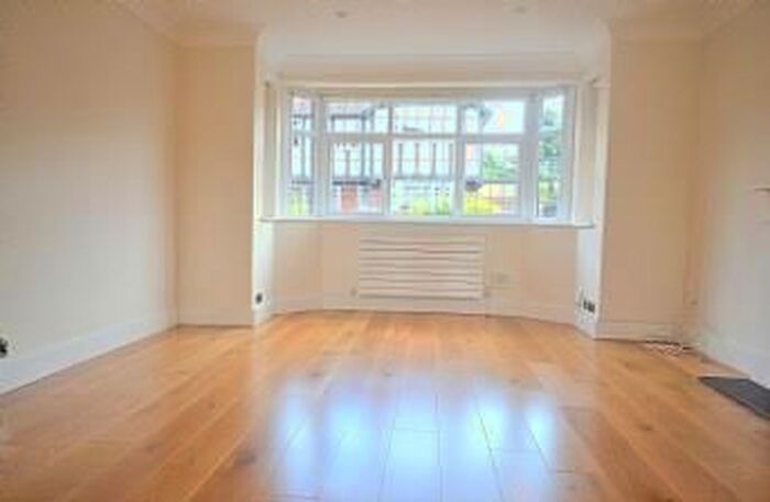 4 Bedroom Semi-Detached House To Rent In Shakespeare Gardens, East Finchley, London, N2