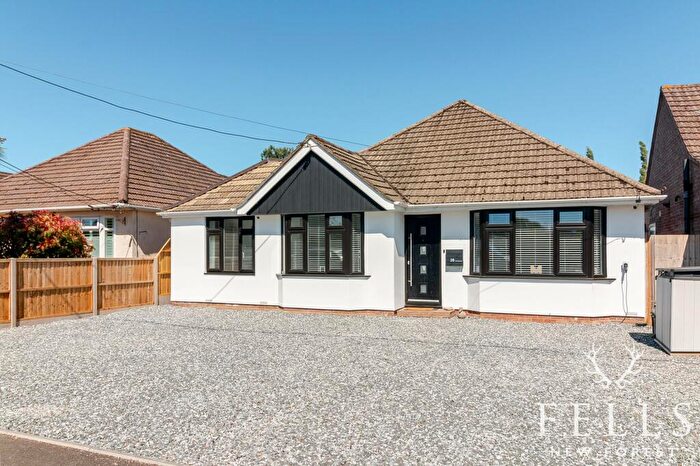 4 Bedroom Detached Bungalow For Sale In Hampton Drive, Ringwood, BH24