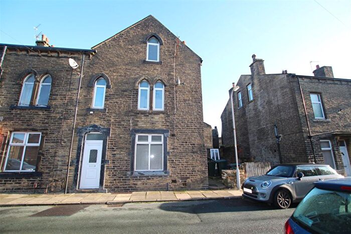 3 Bedroom Semi-Detached House To Rent In Knowles Street, Denholme, Bradford, BD13