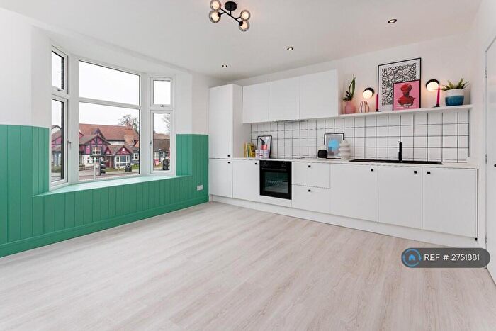 2 Bedroom Flat To Rent In Aigburth Road, Liverpool, L19