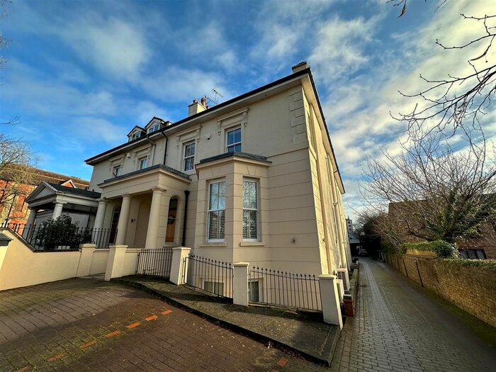 2 Bedroom Flat To Rent In Nascot Road, Watford, WD17