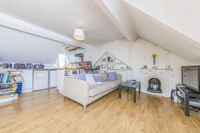 1 Bedroom Flat To Rent In Lucien Road, London, SW17