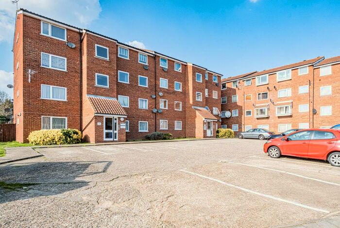 2 Bedroom Flat To Rent In Makepeace Road, Northolt, UB5