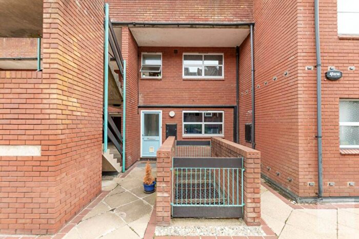 2 Bedroom Duplex For Sale In Watlings Court, Norwich, NR2