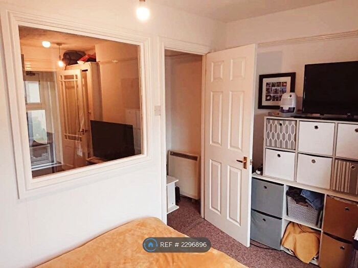 1 Bedroom Flat To Rent In Lipson Road, Plymouth, PL4