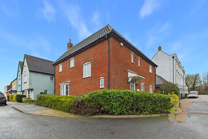 3 Bedroom Link Detached House For Sale In Meggy Tye, Springfield, Chelmsford, CM2
