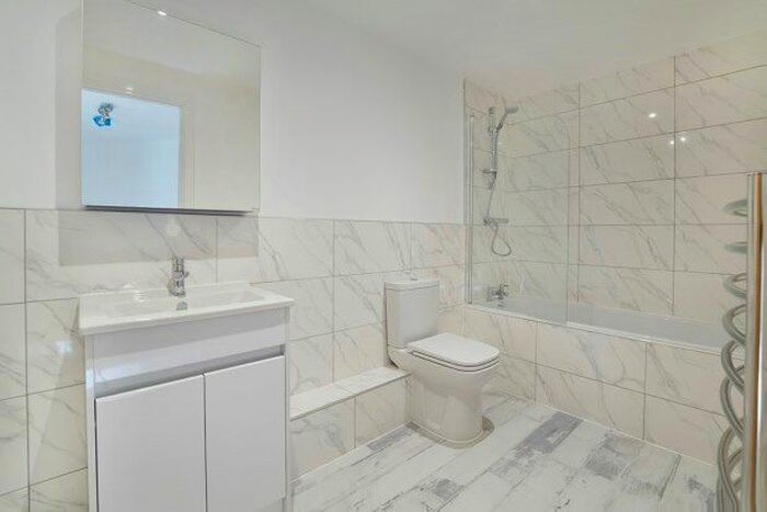 2 Bedroom Flat To Rent In Leeman Road, York YO26