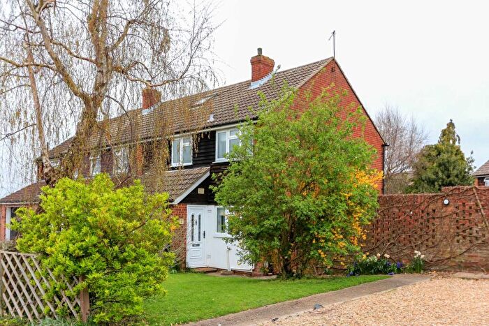 3 Bedroom Semi-Detached House To Rent In Kennedy Crescent, Cholsey, OX10