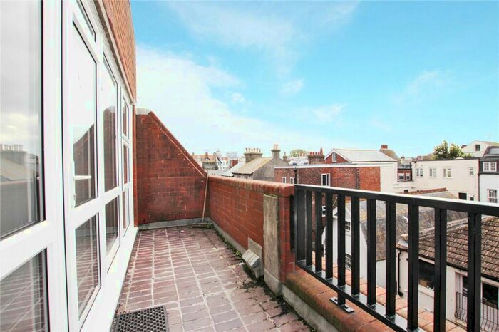1 Bedroom Apartment To Rent In Guildbourne Centre, Worthing, West Sussex, BN11