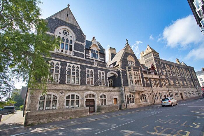 1 Bedroom Flat For Sale In Ladywell, Dover, Kent, CT16
