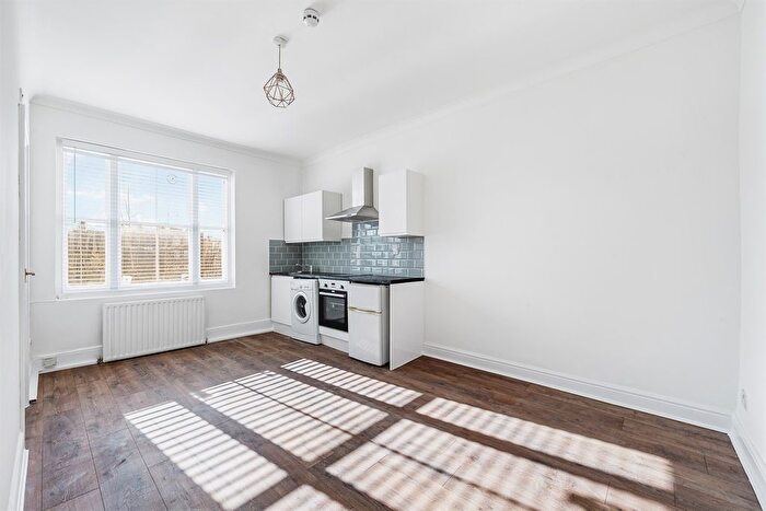 1 Bedroom Flat To Rent In West Cromwell Road, London, SW5