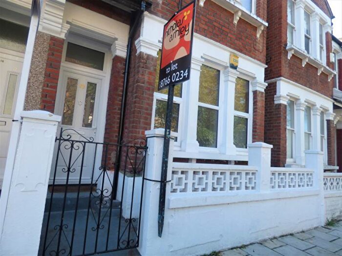 1 Bedroom Flat To Rent In Caistor Road, SW12