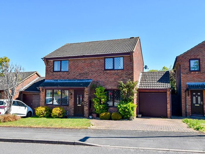 4 Bedroom Detached House For Sale In Magpie Road, Towcester, NN12
