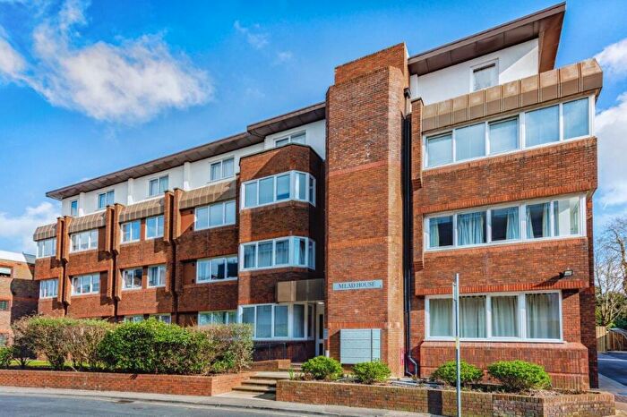 2 Bedroom Flat To Rent In Cantelupe Road, East Grinstead, RH19