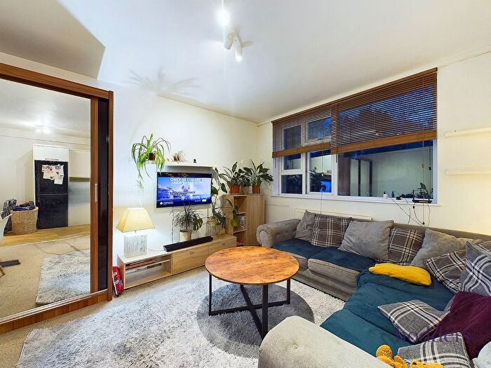 1 Bedroom Maisonette To Rent In River View, Hollies Court, Addlestone, Surrey, KT15