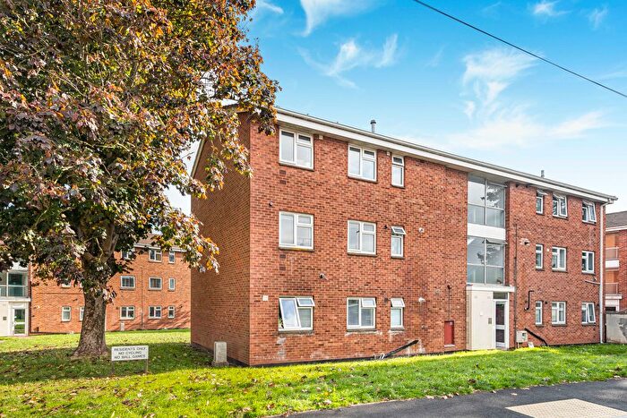 2 Bedroom Flat For Sale In Rifford Road, Exeter, EX2