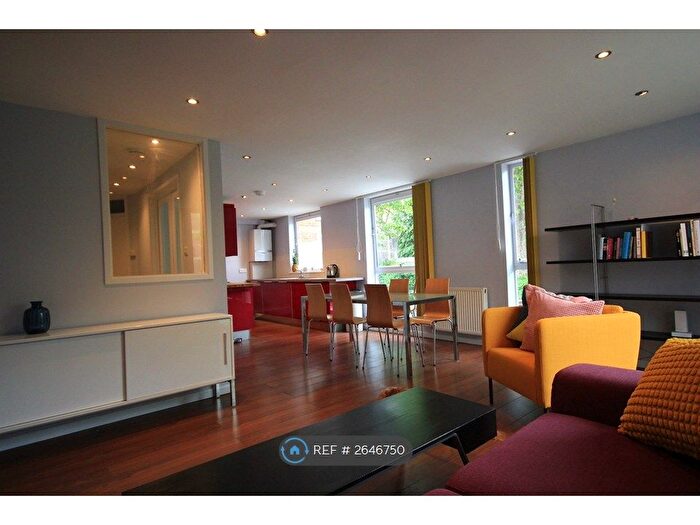 2 Bedroom Maisonette To Rent In St. Peter's Close, London, E2