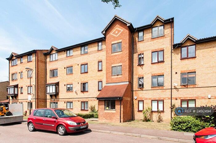 2 Bedroom Flat To Rent In John Maurice Close, London, SE17