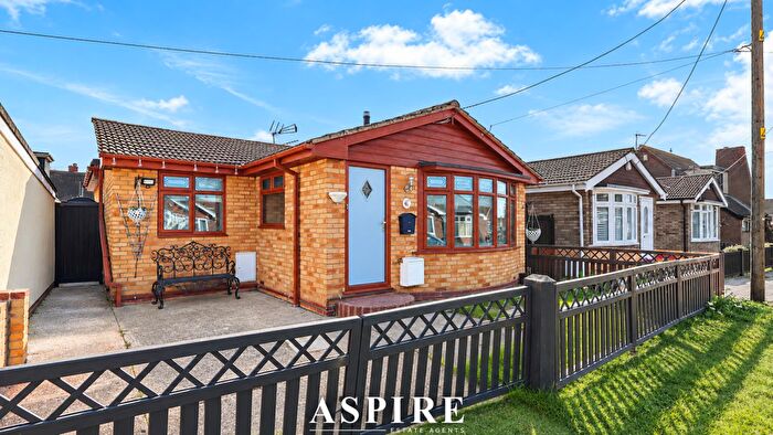 2 Bedroom Detached Bungalow For Sale In Henson Avenue, Canvey Island, SS8