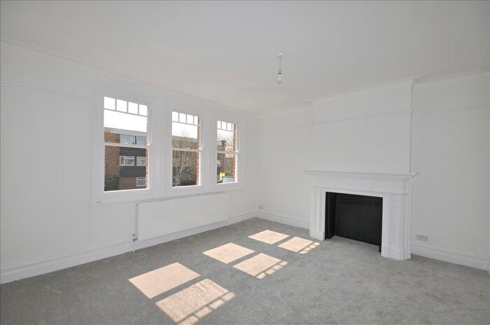 1 Bedroom Flat To Rent In Pitshanger Lane, Ealing, London, W5