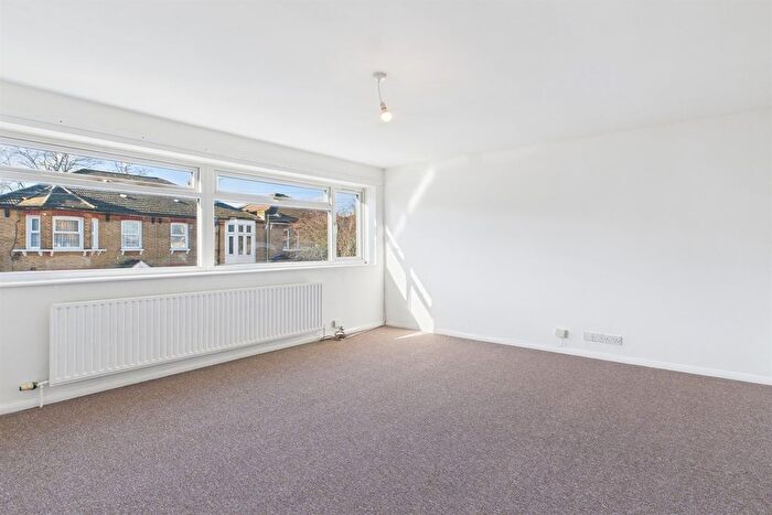 1 Bedroom Maisonette To Rent In Thornhill Road, Croydon, CR0